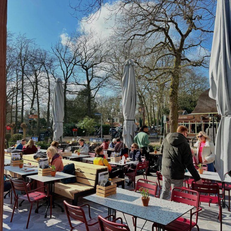 Het mooiste terras van de Dorpsstraat in Lage Vuursche
